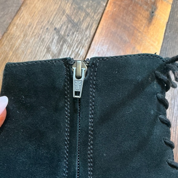 Frye Amy Black Suede Peep Toe Lace-Up Booties Size 8.5 - Picture 14 of 14